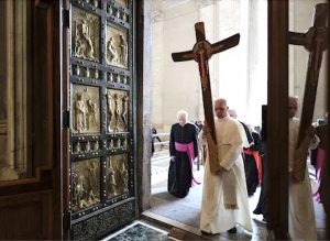 Près de 30 millions de pèlerins ont franchi la Porte sainte de la basilique Saint-Pierre article © Vatican Media 