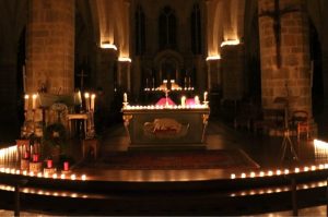 Messe de Rorate, célébrée avant l'aube à la lueur des bougies © Diocèse de Laval