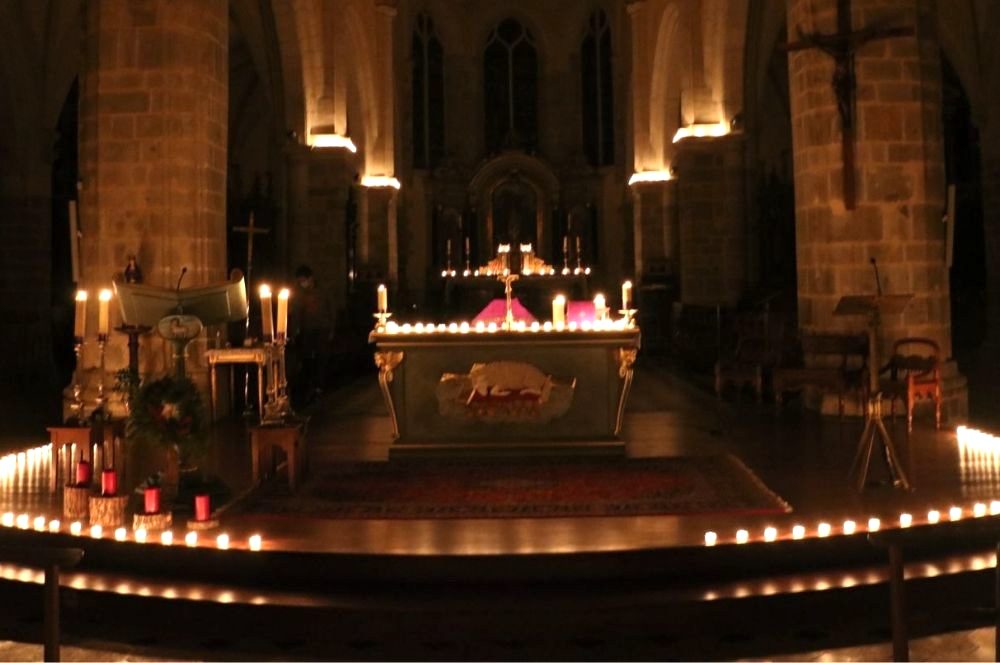 Messe de Rorate, célébrée avant l'aube à la lueur des bougies © Diocèse de Laval