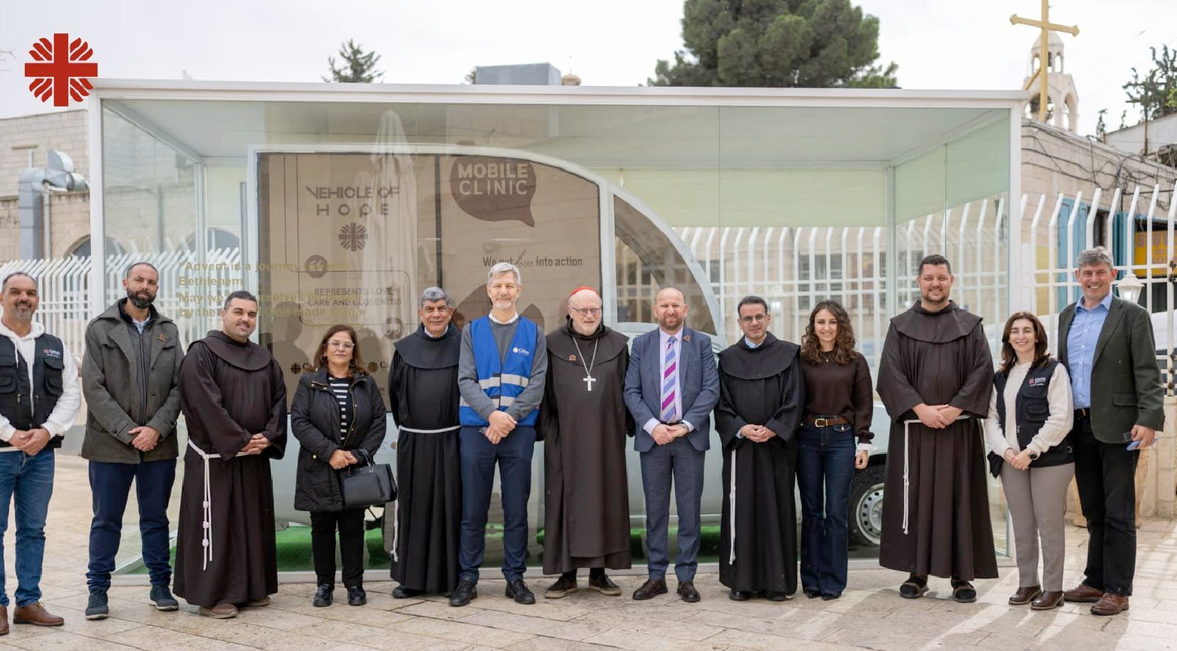 Caritas Jérusalem a reçu le véhicule en cadeau du Pape François et l'a ensuite transformé en dispensaire entièrement équipé © Caritas Jérusalem