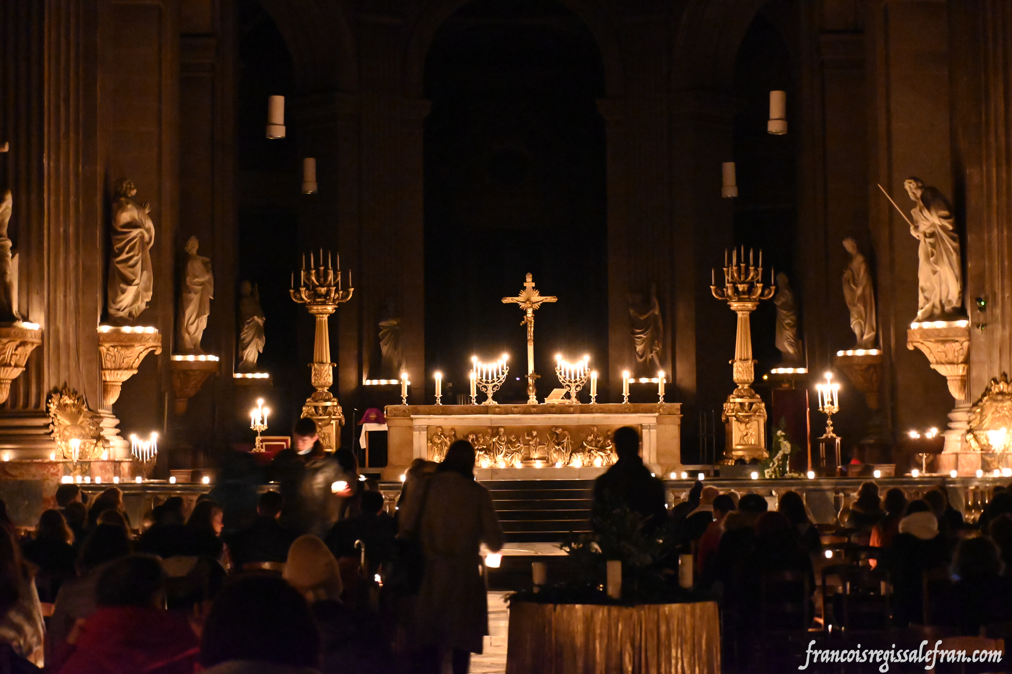 Les messes Rorate pendant l'Avent 2022 - Paroisse Saint-Sulpice - Paris © paroissesaintsulpice.paris