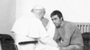 À la veille de l'arrivée du pape, un personnage inattendu est apparu dans les rues d'Iznik : Mehmet Ali Agca, l'homme qui a tiré sur Jean-Paul II © La Razón