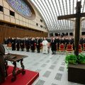 Première méditation de l'Avent du père Roberto Pasolini, prédicateur de la Maison pontificale, en salle Paul VI, devant le Pape Léon XIV et des membres de la Curie, le 5 décembre 2025 © Vatican Media