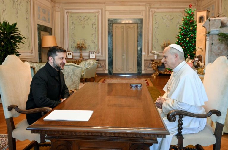 Entretien entre le pape Léon XIV et le président ukrainien Volodymyr Zelensky à la Villa Barberini © Vatican Media