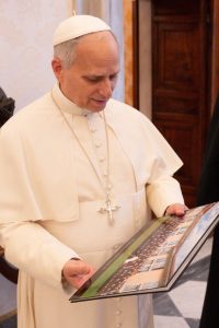 Cette cordiale rencontre d'une demi-heure a été l'occasion de présenter plus en détail au Saint-Père la fondation et l'histoire de la Fraternité © Vatican Media