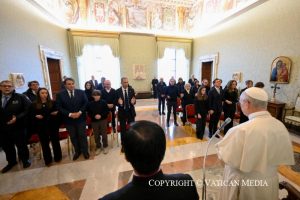 DISCOURS DU SAINT-PÈRE LÉON XIV AUX FAMILLES DES JEUNES DÉCÉDÉS À CRANS-MONTANA (SUISSE) © Vatican Media