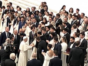 Bénédiction des jeunes mariés, audience générale © Anne van Merris