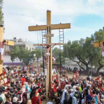 La Passion du Christ a été mise en scène sans interruption, devenant un rituel de foi © Rogelio Morales / Cuartoscuro.com