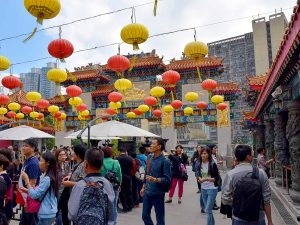 Le temple taoïste Wong Tai Sin à Hong-Kong, ici à l’occasion du nouvel an lunaire (qui sera célébré cette année le 17 février). © metrotrekker.com / CC BY-SA 4.0