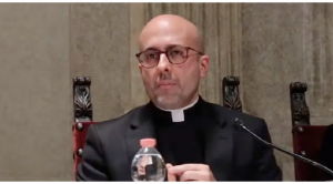 Président : Professeur Roberto Regoli (prêtre)