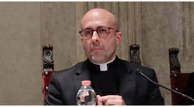 Président : Professeur Roberto Regoli (prêtre)