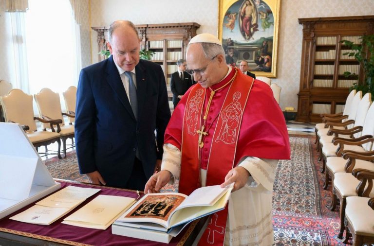 Le Pape Léon XIV et le prince Albert II, samedi 17 janvier au Vatican © Vatican Media