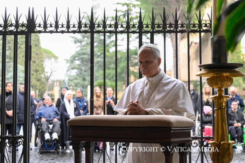 À La Grotte De Lourdes Du Vatican, Léon XIV Prie Pour Les Malades, 11 Février 2026 © Vatican Media