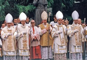Ordination de quatre évêques sans mandat pontifical, 30 juin 1988 © fsspx.org
