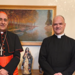 Cardinal Víctor Manuel Fernández, et le Supérieur général de la Fraternité sacerdotale Saint-Pie X (FSSPX), le prêtre Davide Pagliarani