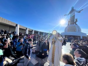 On prévoyait l'arrivée de 45 000 personnes, mais ce chiffre a été dépassé et, selon les estimations du gouvernement de l'État de Guanajuato, entre 60 000 et 70 000 personnes étaient présentes © Capturando Momentos (Facebook)