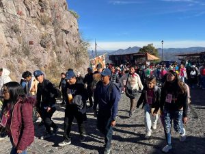 On prévoyait l'arrivée de 45 000 personnes, mais ce chiffre a été dépassé et, selon les estimations du gouvernement de l'État de Guanajuato, entre 60 000 et 70 000 personnes étaient présentes © Capturando Momentos (Facebook) 