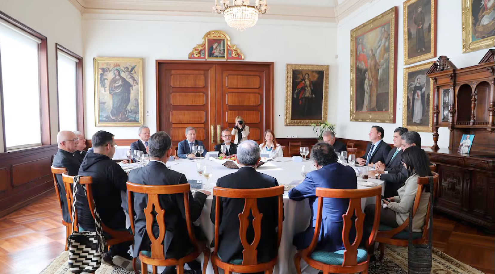En juin 2025, des représentants de la Conférence épiscopale de Colombie ont rencontré le président Gustavo Petro © X : @Episcopadocol