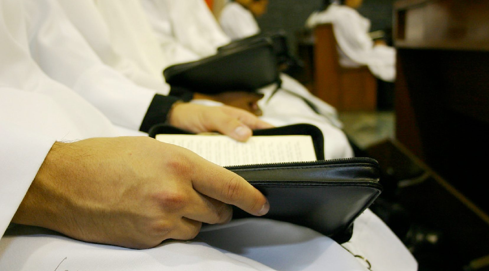 Grâce À Un Important Don Anonyme, Environ 4 000 Exemplaires Complets De La Liturgie Des Heures Seront Distribués © Francesco Lay