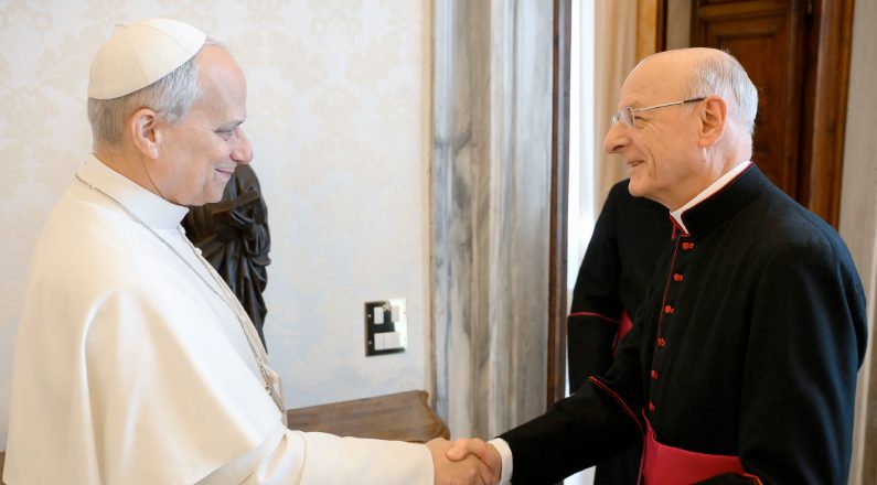 Le Saint-Père Léon XIV a reçu en audience le prélat de l'Opus Dei, Mgr Fernando Ocáriz © Vatican Media