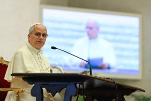 Après un discours d’ouverture, le Saint-Père a donné la parole à quatre prêtres pour poser des questions © Vatican Media