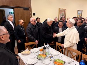Le pape Léon XIV a fait une apparition inattendue parmi les évêques péruviens réunis à Rome pour leur visite ad limina © Conférence épiscopale péruvienne 