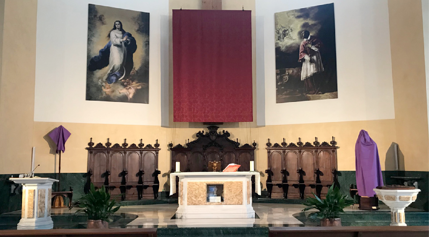 Le chœur de l'église en Carême