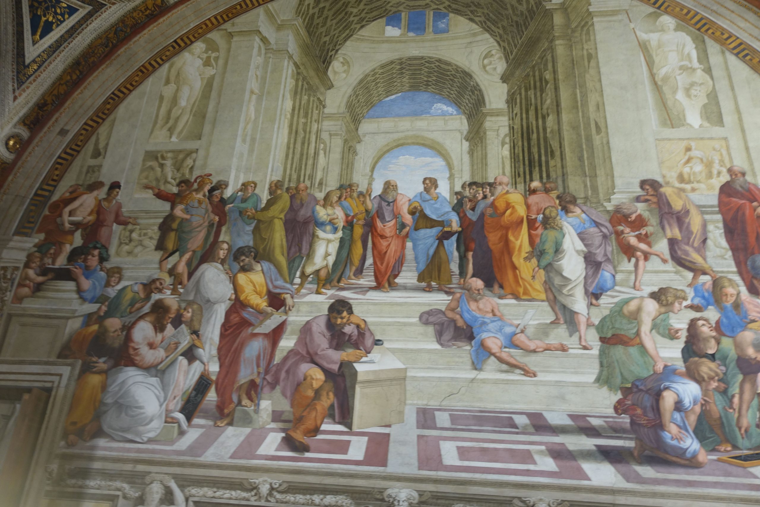 École d’Athènes, Musée du Vatican – l’Église dialogue avec le monde © commons.wikimedia