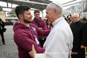 Paroles du Saint-Père lors de la rencontre avec les enfants au terrain de sport, 1er mars 2026 © Vatican Media
