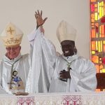 Mgr Happe, évêque émérite (à gauche) et le nouvel évêque ordonné de Nouakchott, Mgr Victor Ndione