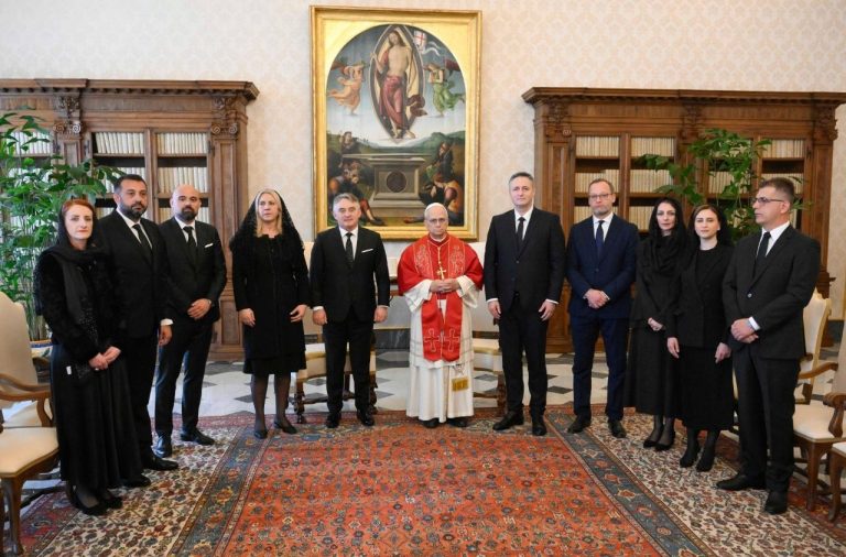 Le pape François avec les membres de la présidence de Bosnie-Herzégovine, 9 mars 2026 © Vatican Media