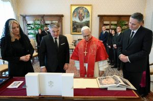 Le pape avec Željko Komšić, Denis Bećirović et Željka Cvijanović © Vatican Media