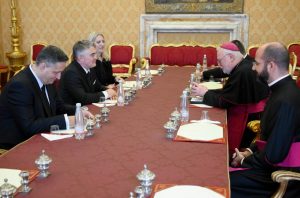 Membres de la présidence de Bosnie-Herzégovine au Secrétariat d'État © Vatican Media