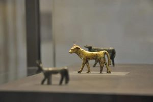 Statuette d'un veau d'or © E. Pastore, musée du Louvre