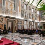 Discours du pape Léon XIV aux membres de la rédaction du TG2 de la RAI-Radio-télévision italienne à l'occasion des ses 50 ans de fondation, avec leurs familles, 16 mars 2026 © Vatican Media