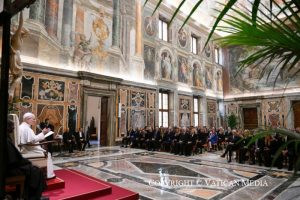 Discours du pape Léon XIV aux membres de la rédaction du TG2 de la RAI-Radio-télévision italienne à l'occasion des ses 50 ans de fondation, avec leurs familles, 16 mars 2026 © Vatican Media