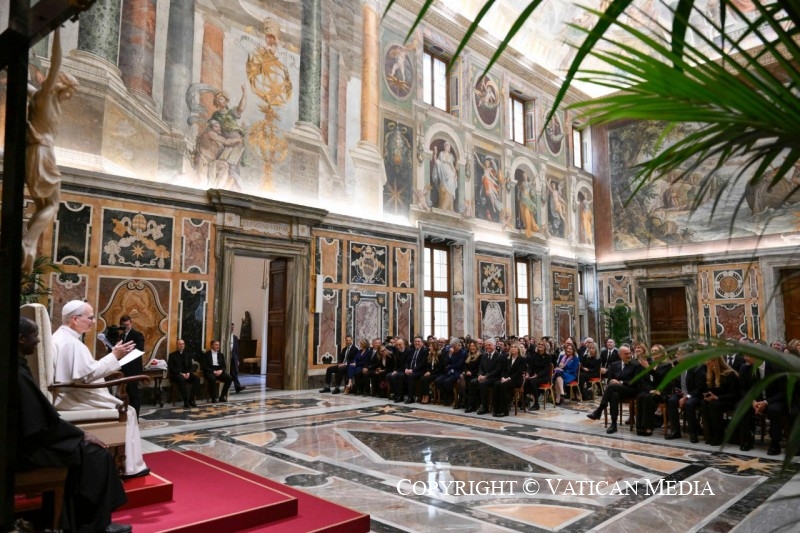Discours du pape Léon XIV aux membres de la rédaction du TG2 de la RAI-Radio-télévision italienne à l'occasion des ses 50 ans de fondation, avec leurs familles, 16 mars 2026 © Vatican Media
