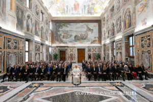Discours du pape Léon XIV aux membres de la rédaction du TG2 de la RAI-Radio-télévision italienne à l'occasion des ses 50 ans de fondation, avec leurs familles, 16 mars 2026 © Vatican Media