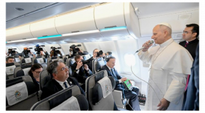 Lors De Son Vol Vers L'Algérie Le 13 Avril, Léon XIV A Opté Pour Une ligne Claire – Éviter la Confrontation Personnelle Et Réaffirmer La Nature De Sa Mission © Vatican Media