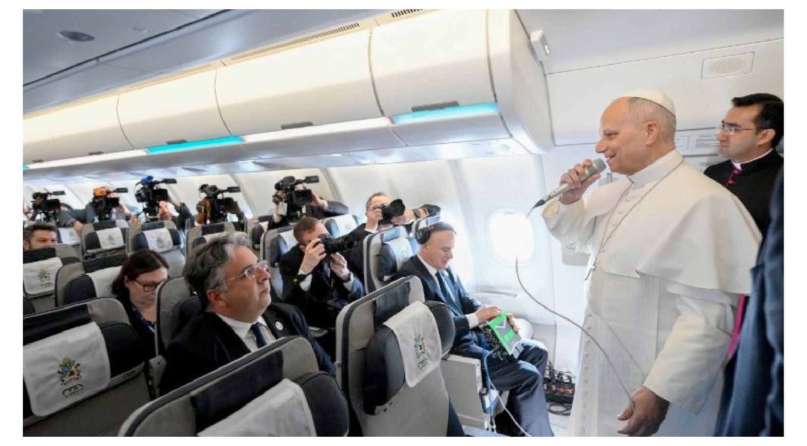 Lors De Son Vol Vers L'Algérie Le 13 Avril, Léon XIV A Opté Pour Une ligne Claire – Éviter la Confrontation Personnelle Et Réaffirmer La Nature De Sa Mission © Vatican Media