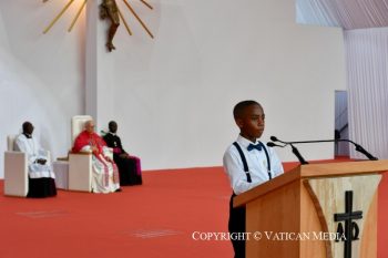  Prière du Chapelet, Esplanade devant le Sanctuaire de “Mama Muxima”, Angola, 29 avril 2026 © Vatican Media