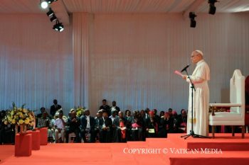Rencontre avec les jeunes et les familles à Bata, 22 avril 2026 © Vatican Media 