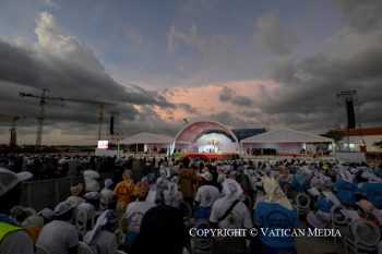  Prière du Chapelet, Esplanade devant le Sanctuaire de “Mama Muxima”, Angola, 29 avril 2026 © Vatican Media