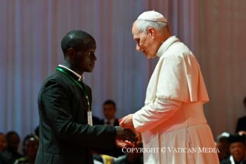 Rencontre avec les jeunes et les familles à Bata, 22 avril 2026 © Vatican Media 