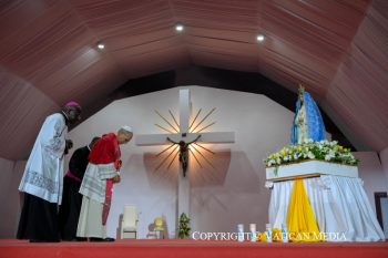 Prière du Chapelet, Esplanade devant le Sanctuaire de “Mama Muxima”, Angola, 29 avril 2026 © Vatican Media