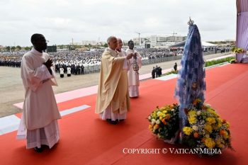 Messe à Kilamba (Angola), 19 avril 2026 © Vatican Media 