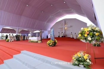 Regina Cæli, 19 Avril 2026 © Vatican Media « Faire taire les armes » : en Angola, Léon XIV prie pour la paix en Ukraine et au Moyen-Orient | ZENIT - Français