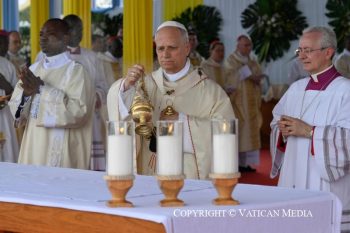 Messe au “Japoma Stadium” (Douala), 17 avril 2026 © Vatican Media 