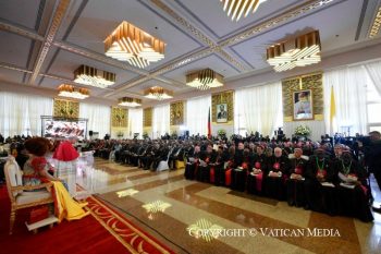 Rencontre avec les autorités, la société civile et le corps diplomatique au Cameroun, 15 avril 2026 © Vatican Media 