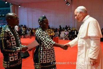 Rencontre avec les jeunes et les familles à Bata, 22 avril 2026 © Vatican Media